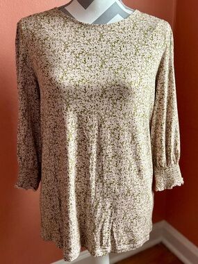 Women's Long Sleeve Floral Print Top in Olive and Cream